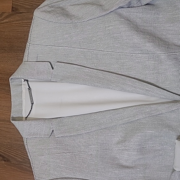 Elie Tahari‎ Light Gray Textured Blazer for women  used  exelent  condition. - Picture 3 of 13